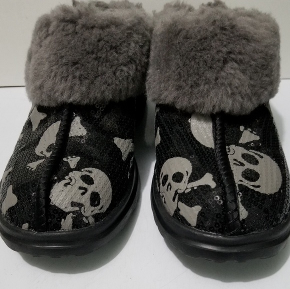 i heart ugg skull slippers